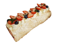 Клубничный меренговый рулет